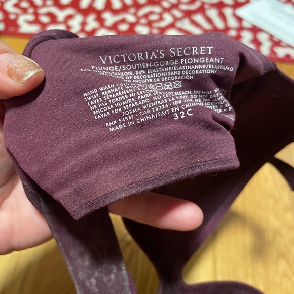 2 Victoria Secret Incredible Plunge Bra 32C - Picture 5 of 5